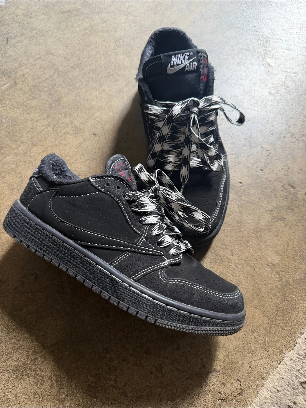 Travis Scott x Jordan 1 “black phantom” 5.5Y/7 women